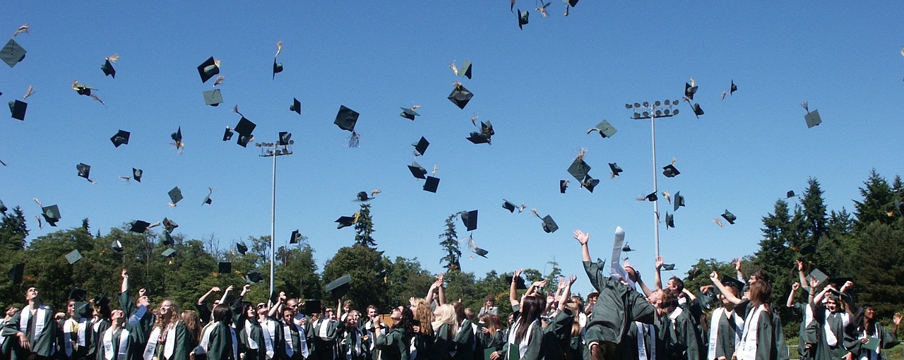 ot1574239613graduation-995042_1280.jpg graduation-995042_1280.jpg