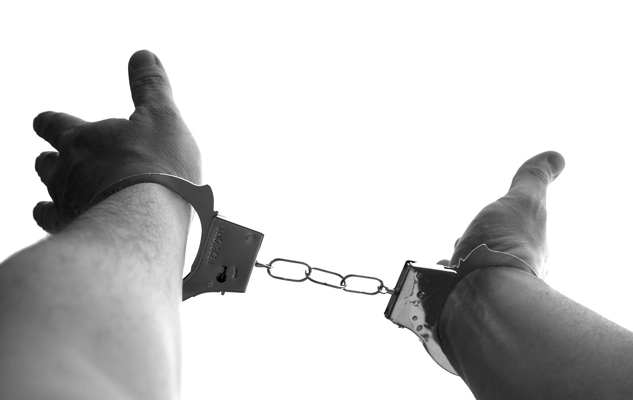ot1575527915handcuffs-921290_1280.jpg handcuffs-921290_1280.jpg